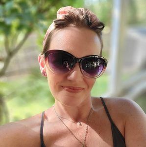 Meet your Posher, Holli